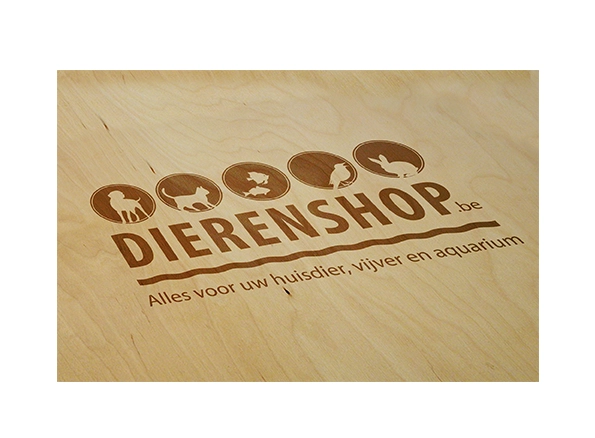 Dierenshop logo hout mockup